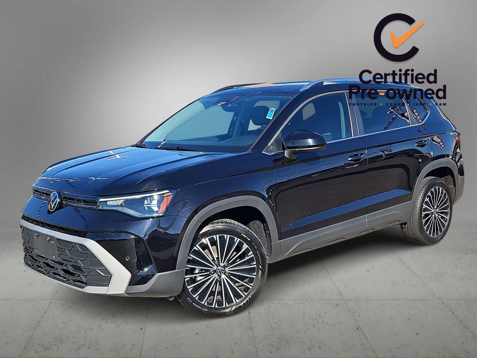 2025 Volkswagen Taos SE's photo