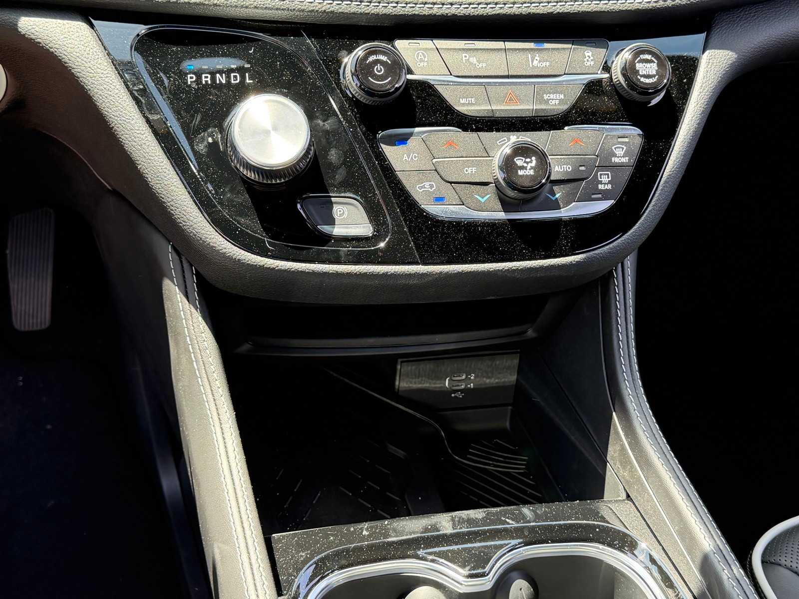 Thumbnail: 2026 Chrysler Pacifica - 18