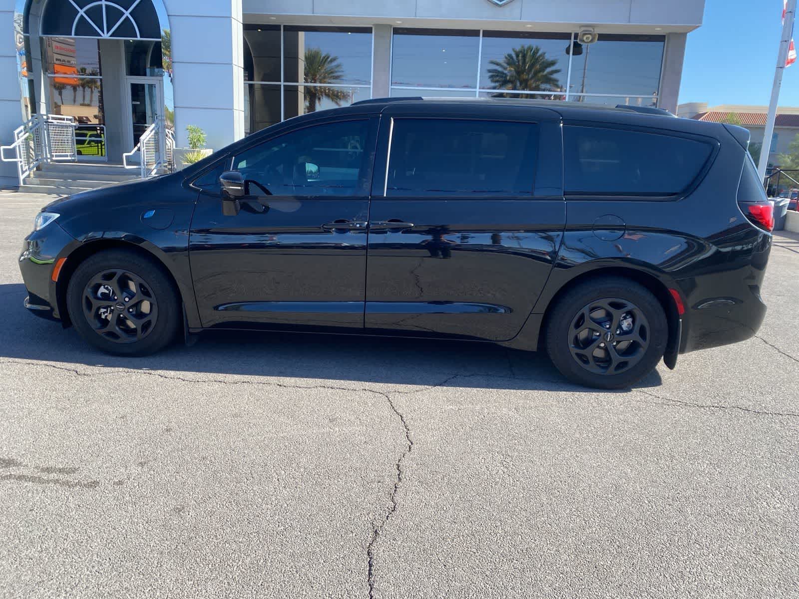 Thumbnail: 2021 Chrysler Pacifica - 9