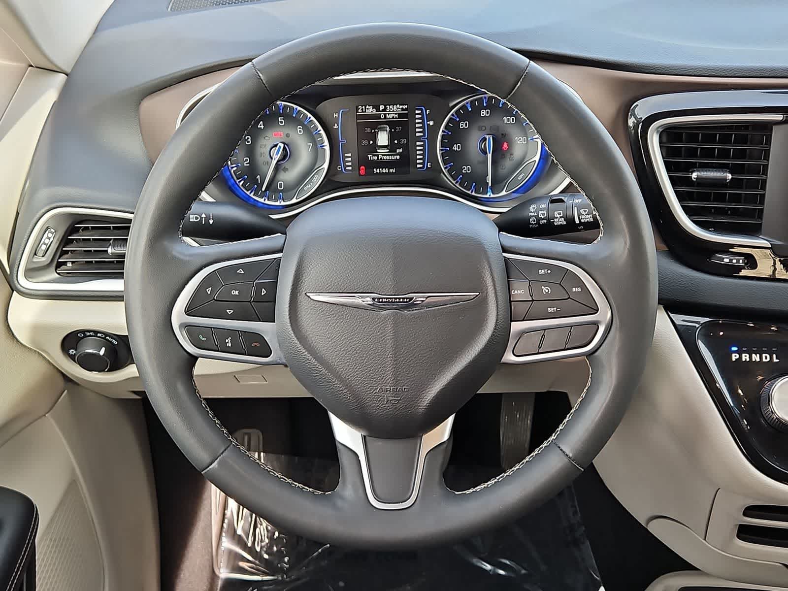 Thumbnail: 2023 Chrysler Voyager - 23