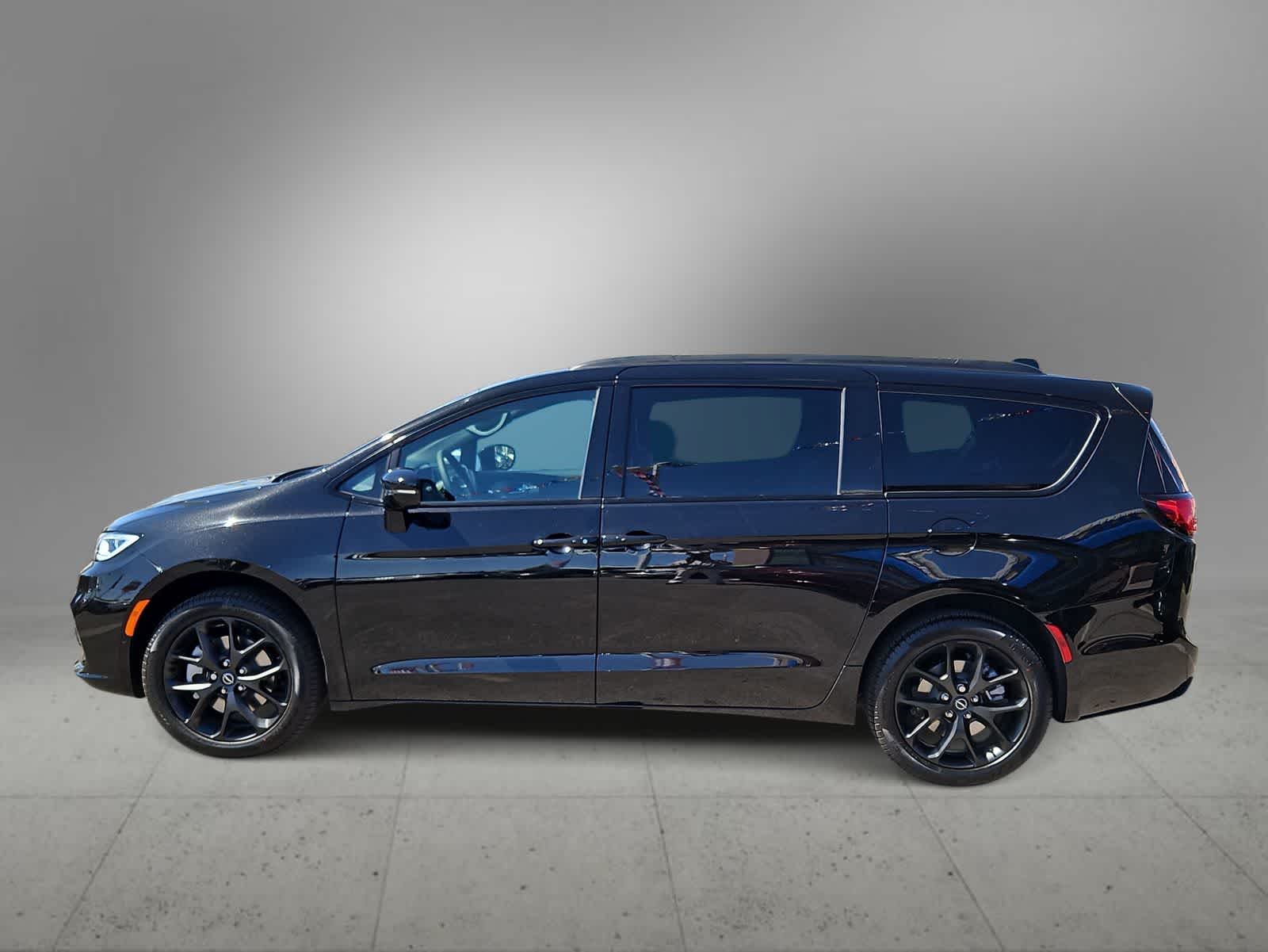 Thumbnail: 2026 Chrysler Pacifica - 5