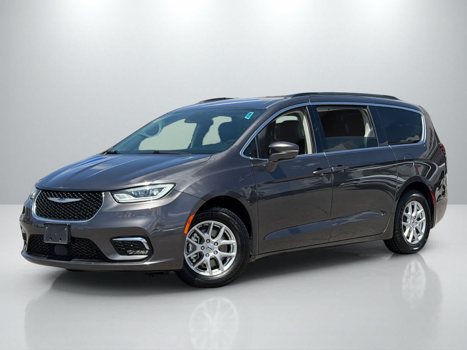 2022 Chrysler Pacifica Touring L's photo
