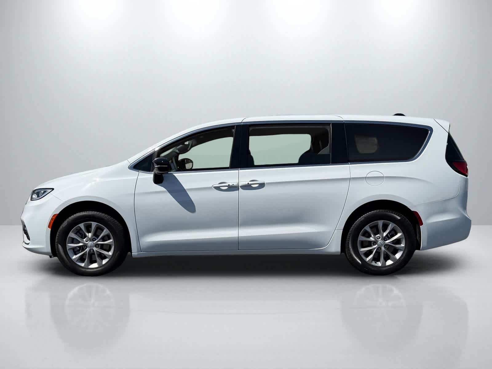 Thumbnail: 2026 Chrysler Pacifica - 2