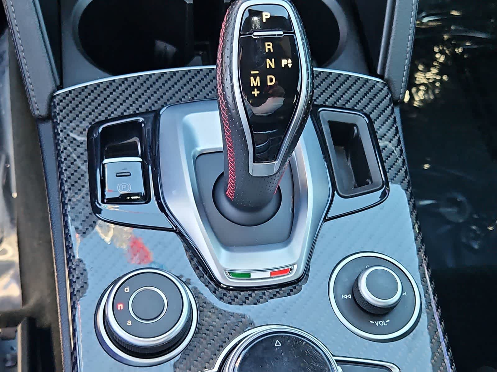 Thumbnail: 2023 Alfa Romeo Stelvio - 33