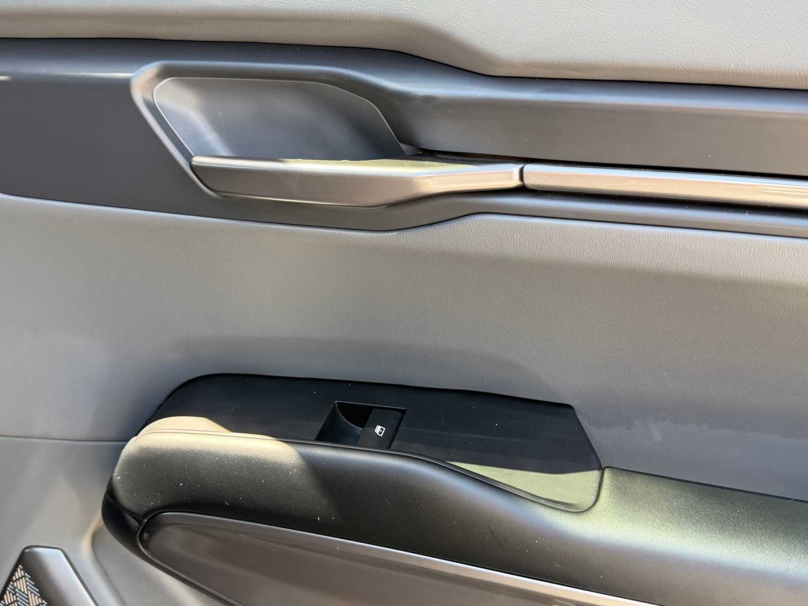 Thumbnail: 2024 Kia EV9 - 28