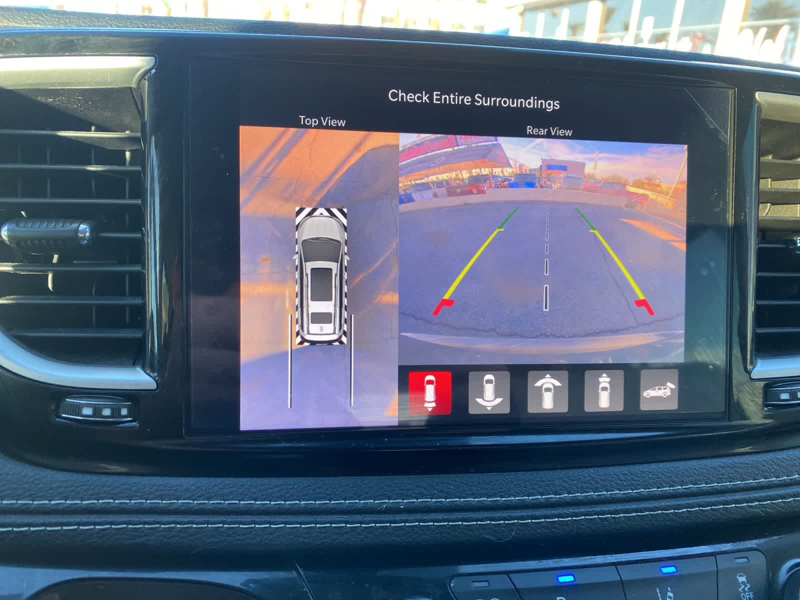 Thumbnail: 2021 Chrysler Pacifica - 17