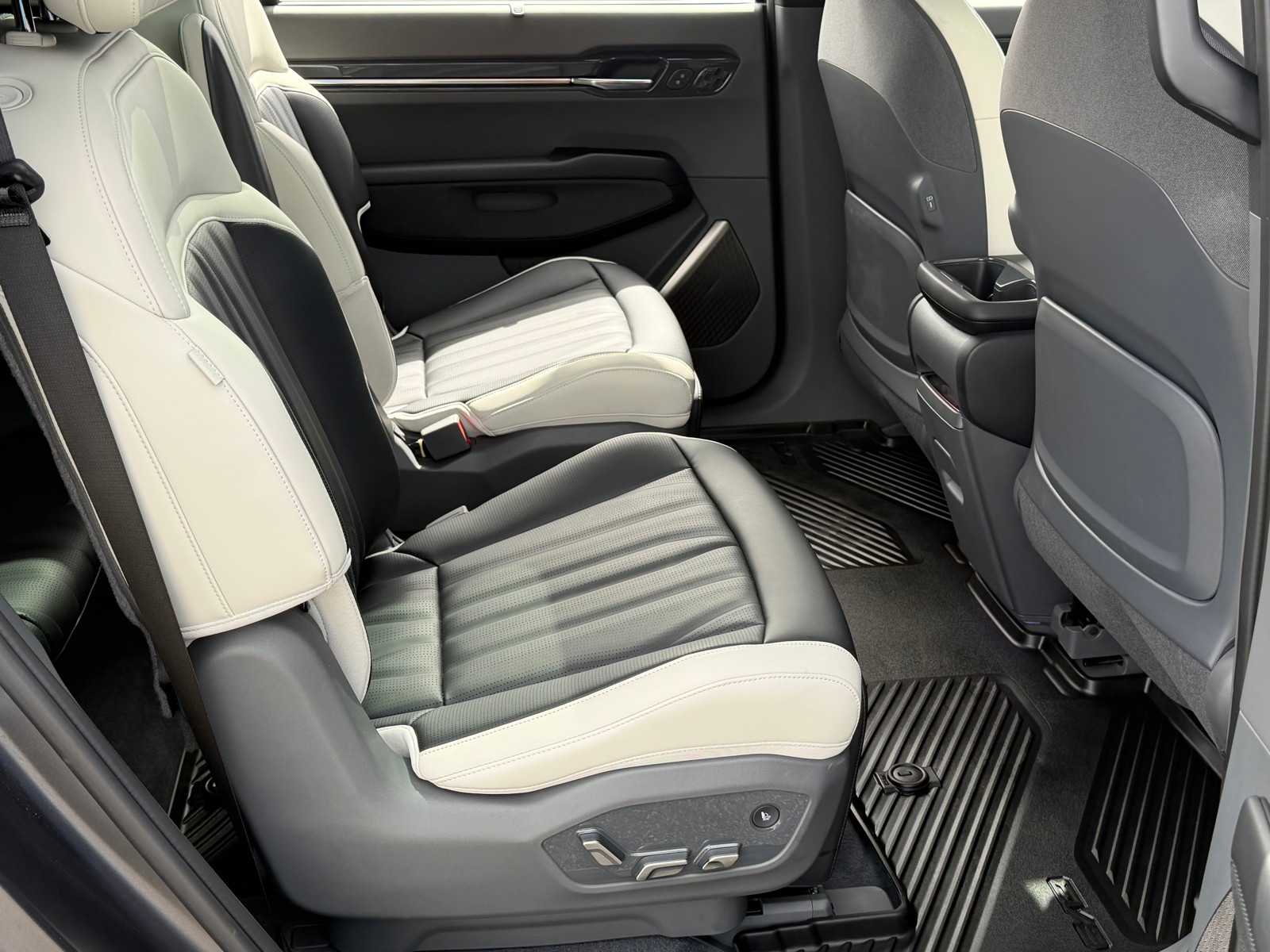 Thumbnail: 2026 Kia EV9 - 31