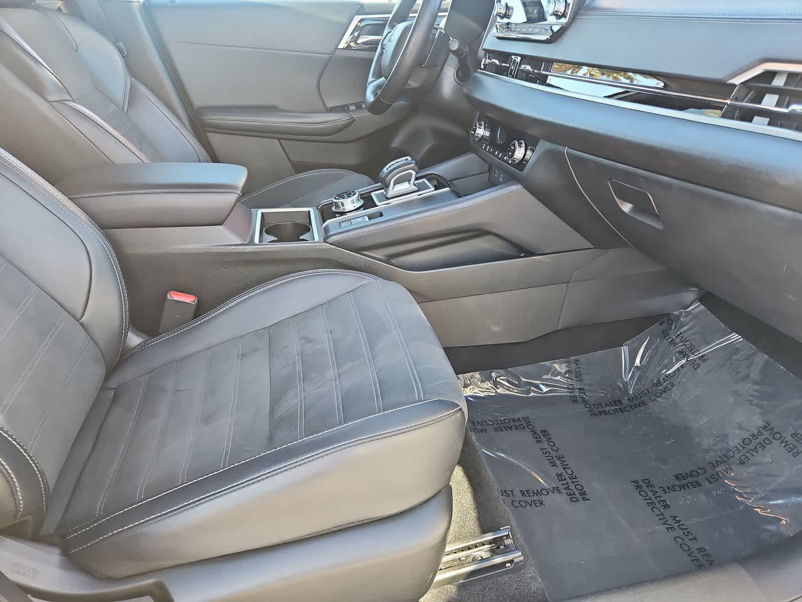 Thumbnail: 2024 Mitsubishi Outlander - 23