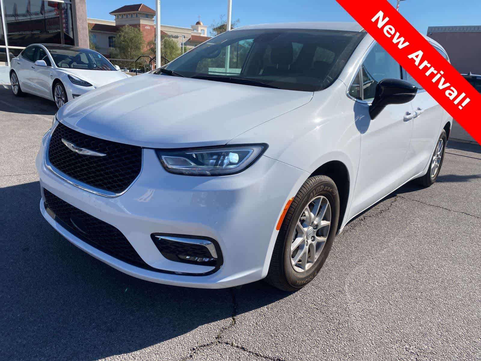 Thumbnail: 2024 Chrysler Pacifica - 2