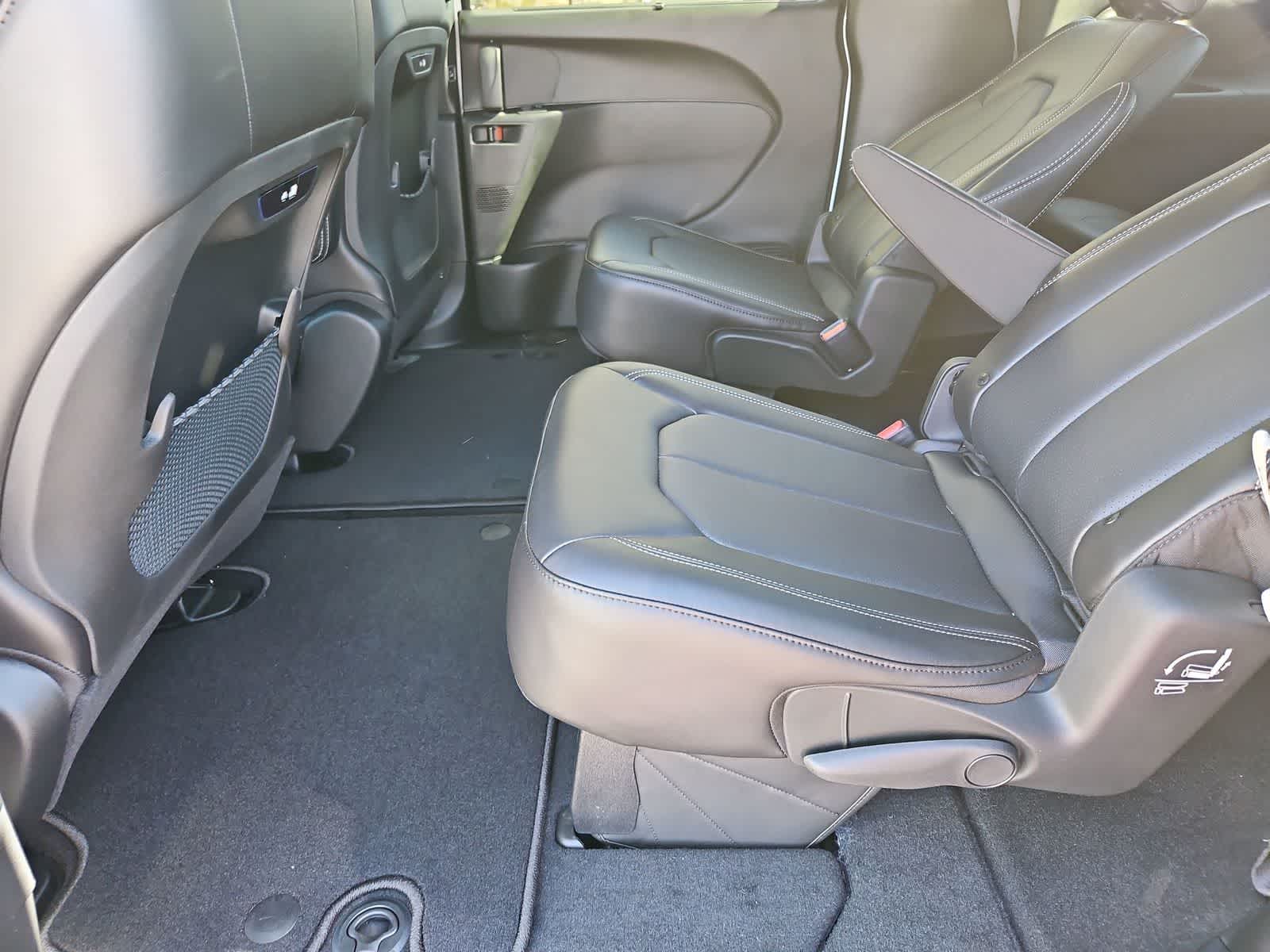 Thumbnail: 2026 Chrysler Pacifica - 19