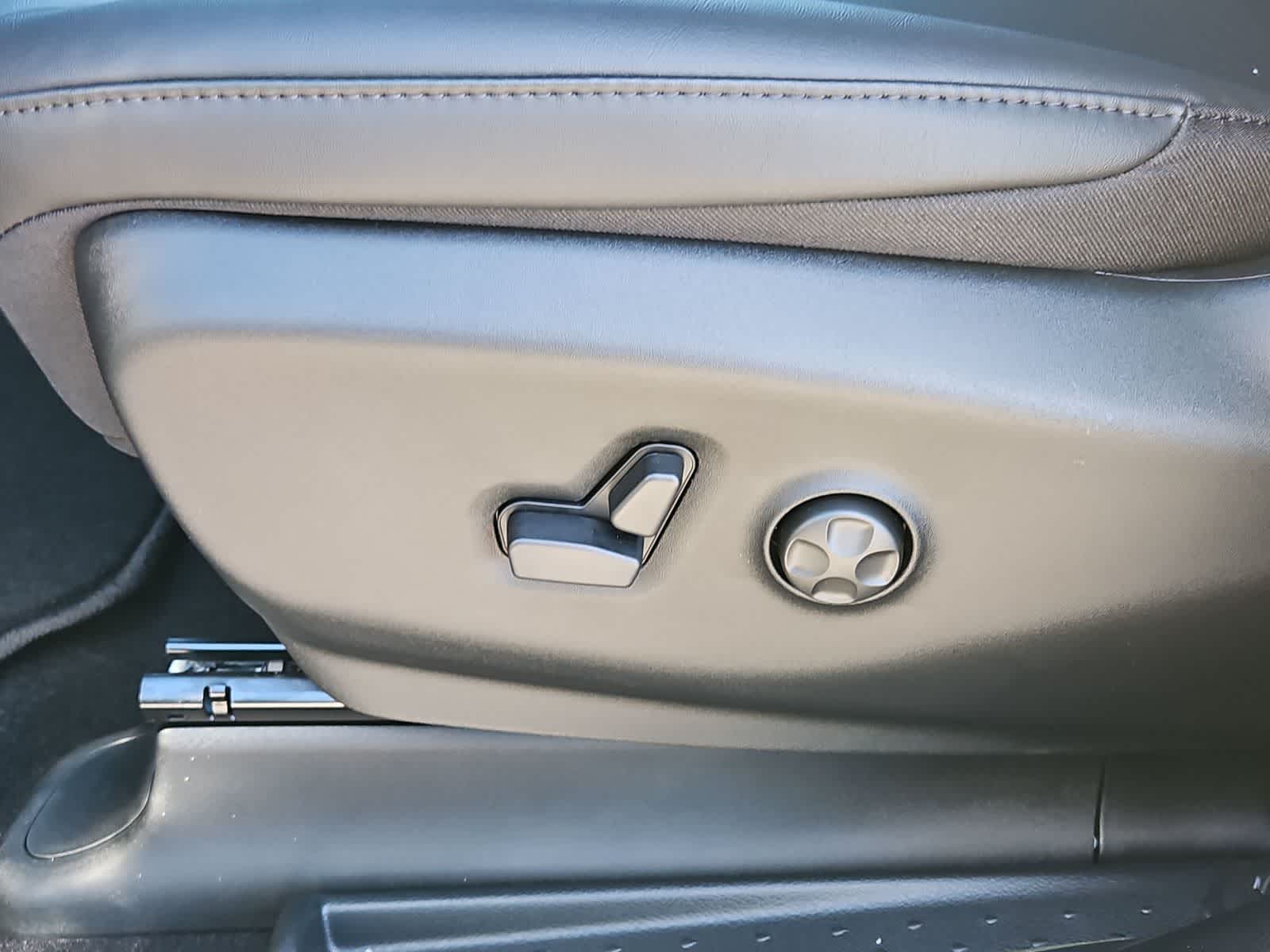 Thumbnail: 2026 Chrysler Pacifica - 17