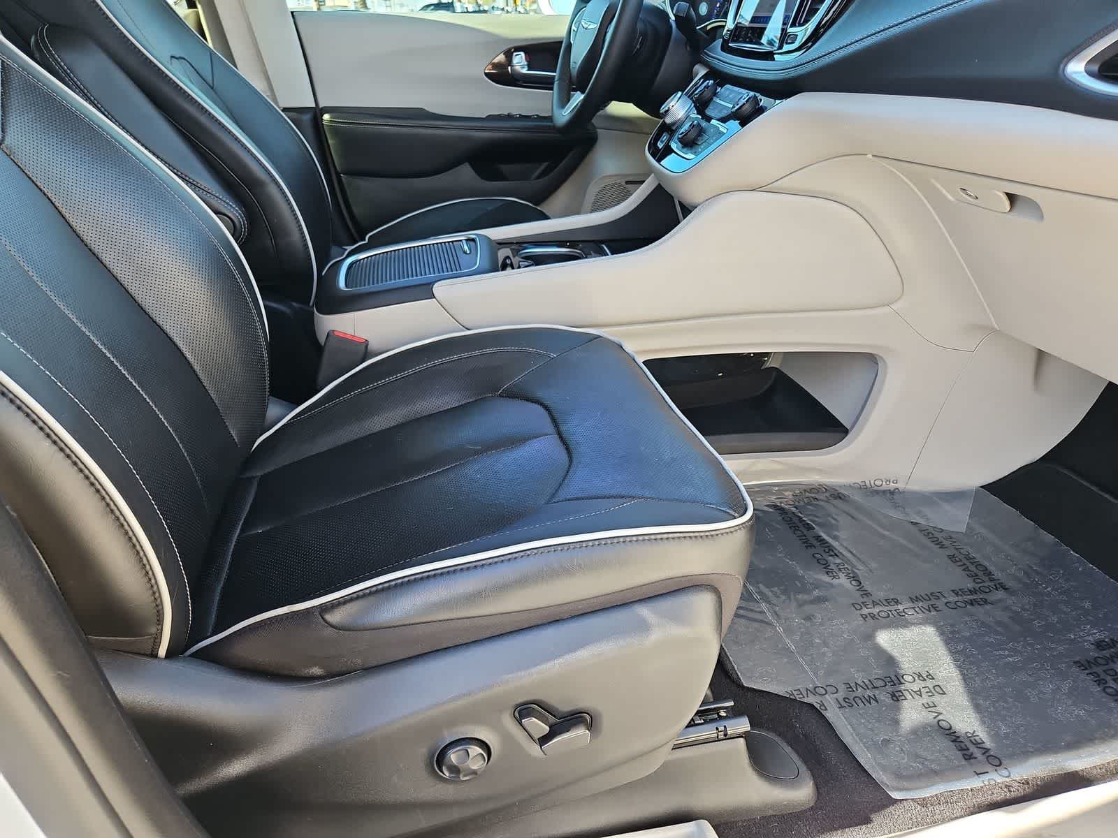 Thumbnail: 2022 Chrysler Pacifica - 22