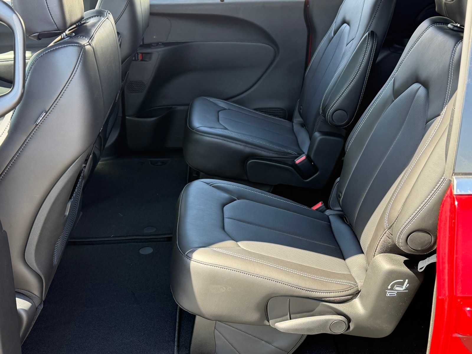 Thumbnail: 2026 Chrysler Pacifica - 23