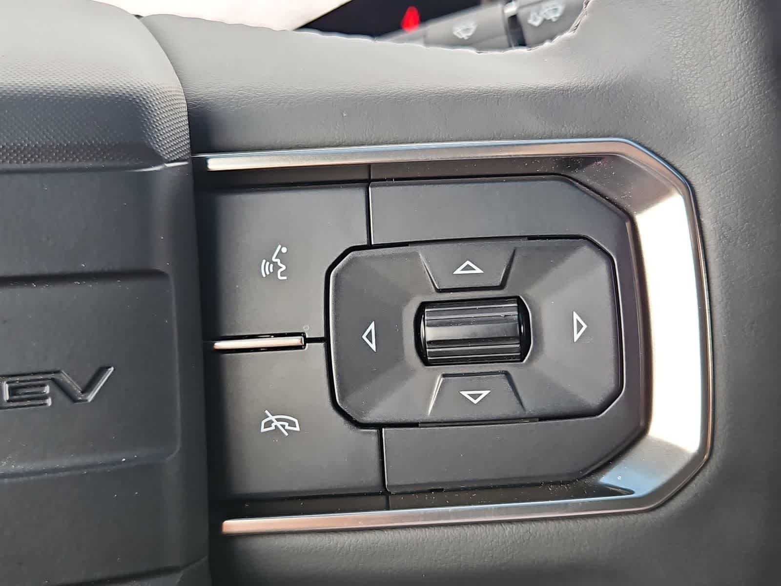 Thumbnail: 2024 GMC Hummer EV - 24