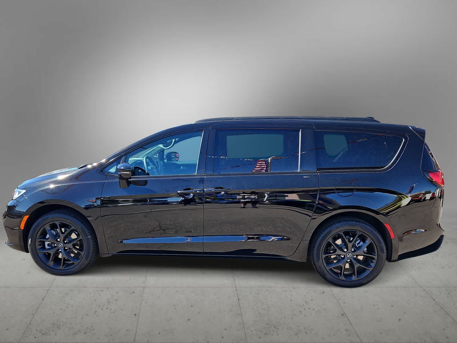 Thumbnail: 2026 Chrysler Pacifica - 5