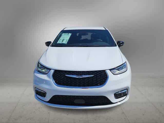 Thumbnail: 2026 Chrysler Pacifica - 3