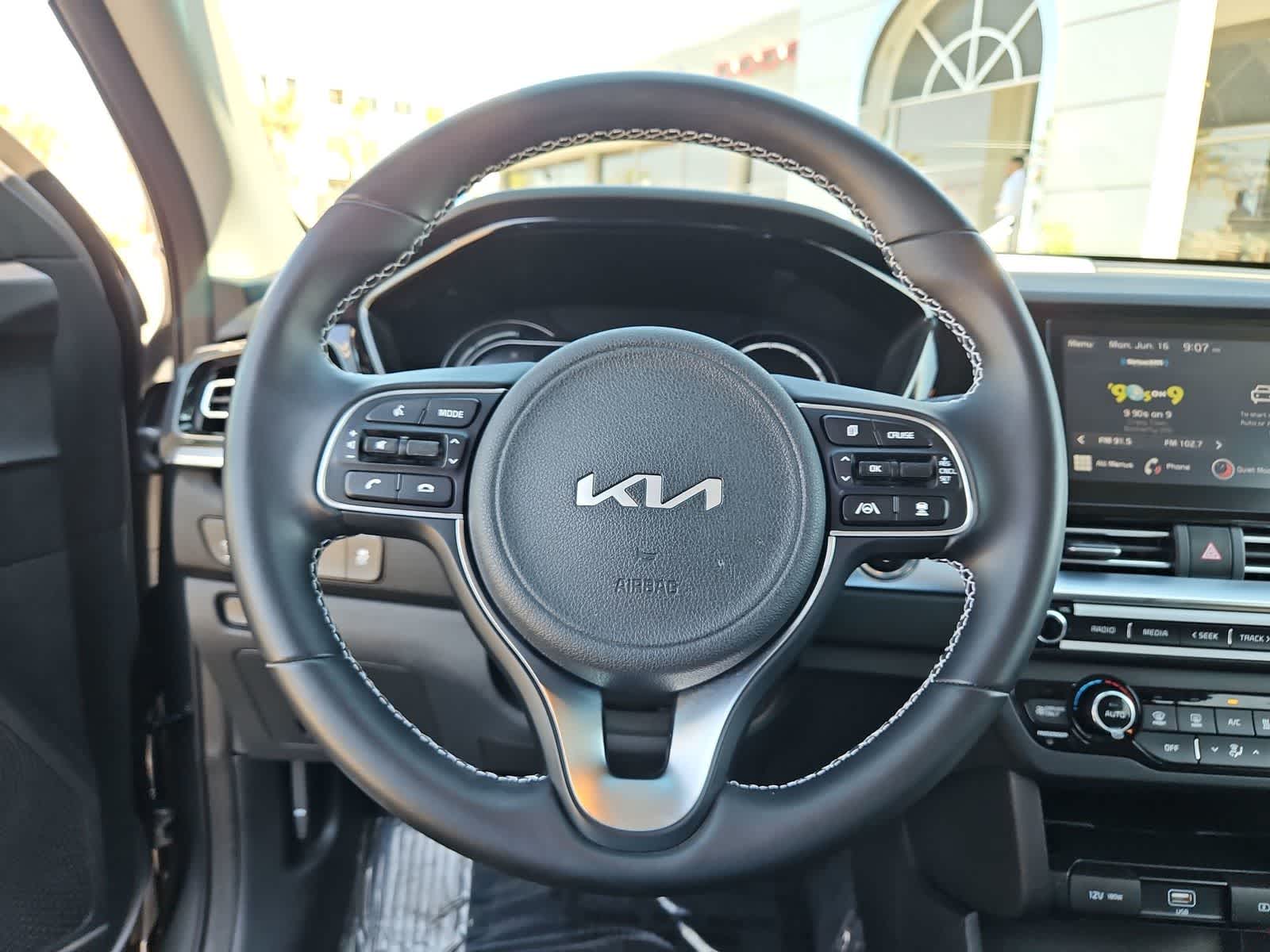 Thumbnail: 2022 Kia Niro - 21