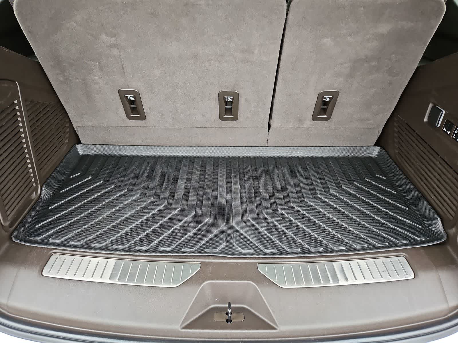 Thumbnail: 2023 GMC Yukon - 34