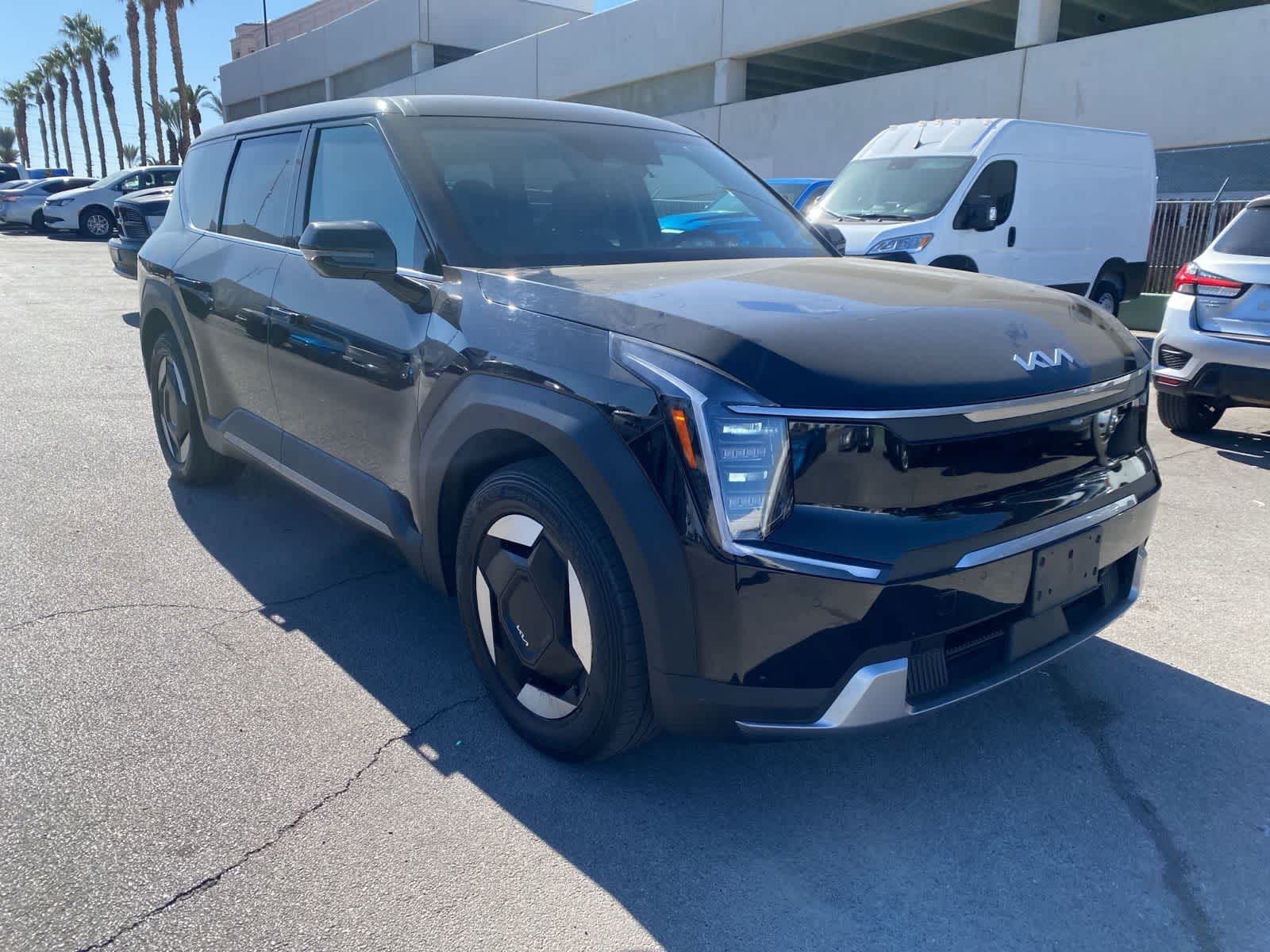 Thumbnail: 2024 Kia EV9 - 3