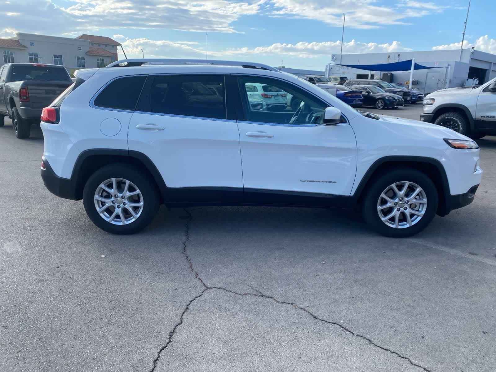 Thumbnail: 2017 Jeep Cherokee - 4