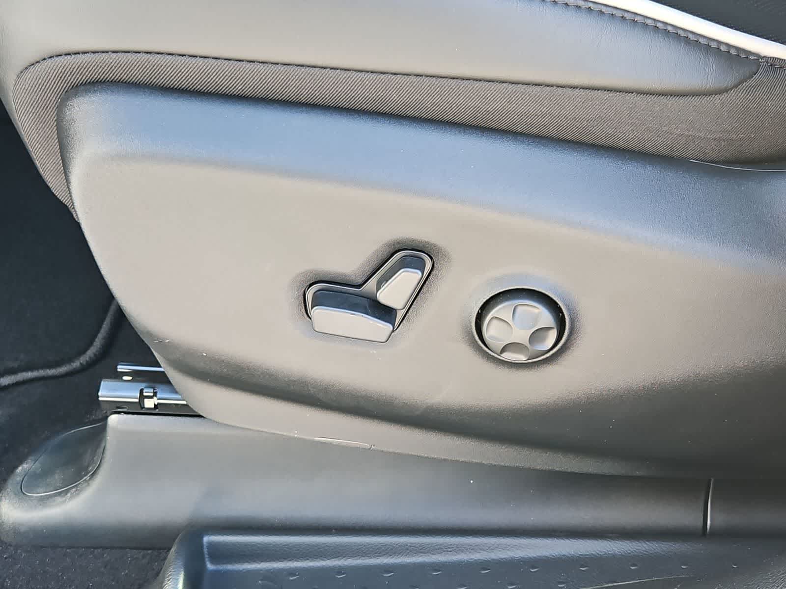 Thumbnail: 2026 Chrysler Pacifica - 17