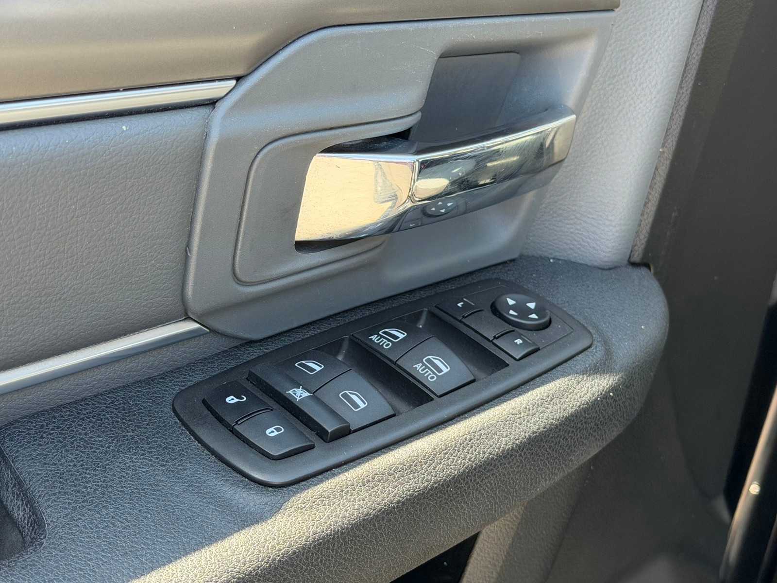 Thumbnail: 2023 RAM 1500 Classic - 14