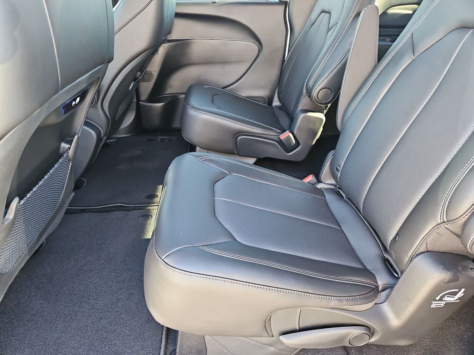 Thumbnail: 2026 Chrysler Pacifica - 19