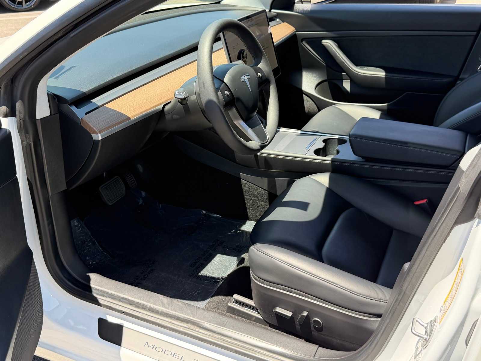 Thumbnail: 2021 Tesla Model 3 - 21