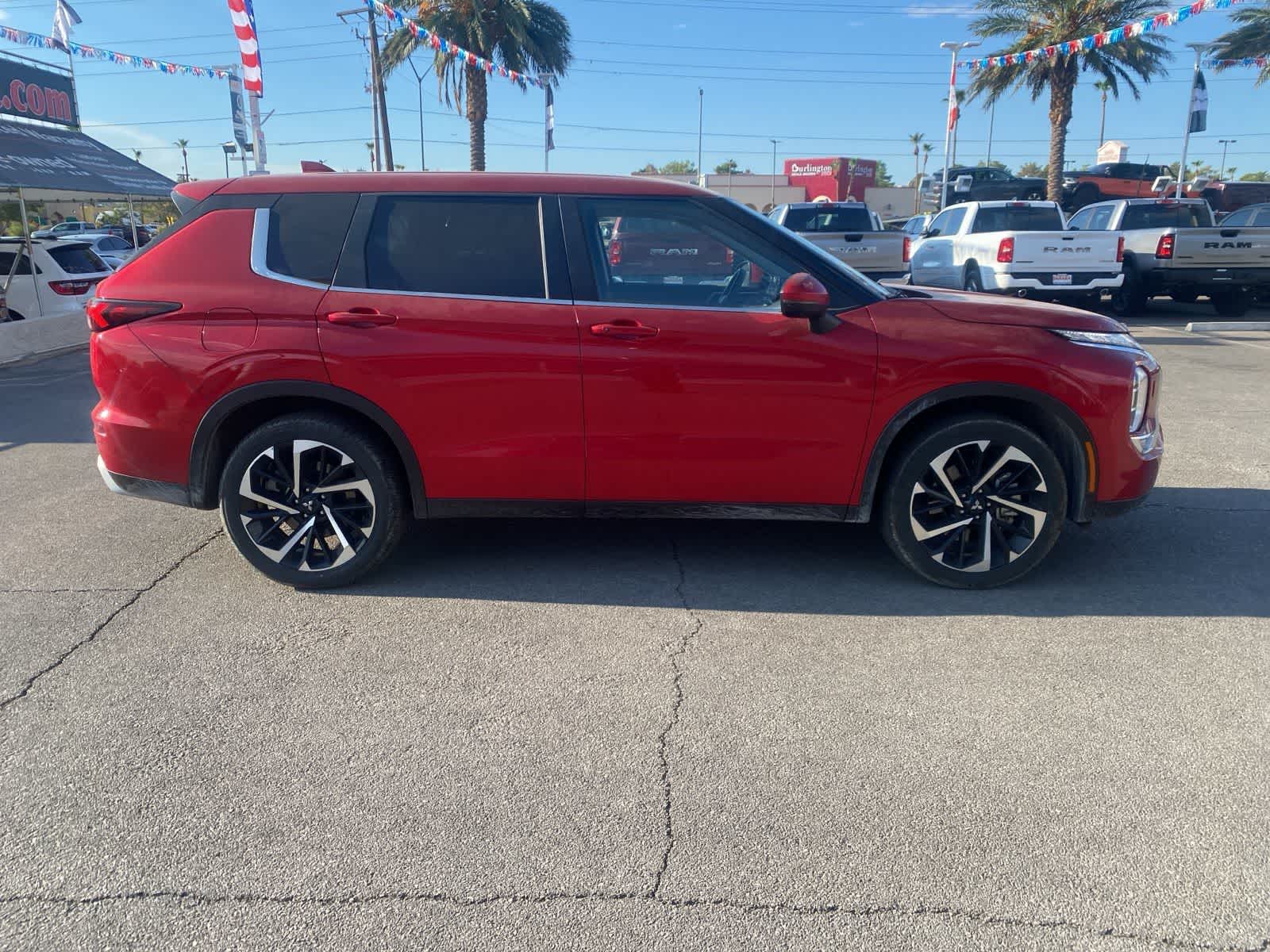 Thumbnail: 2024 Mitsubishi Outlander - 4