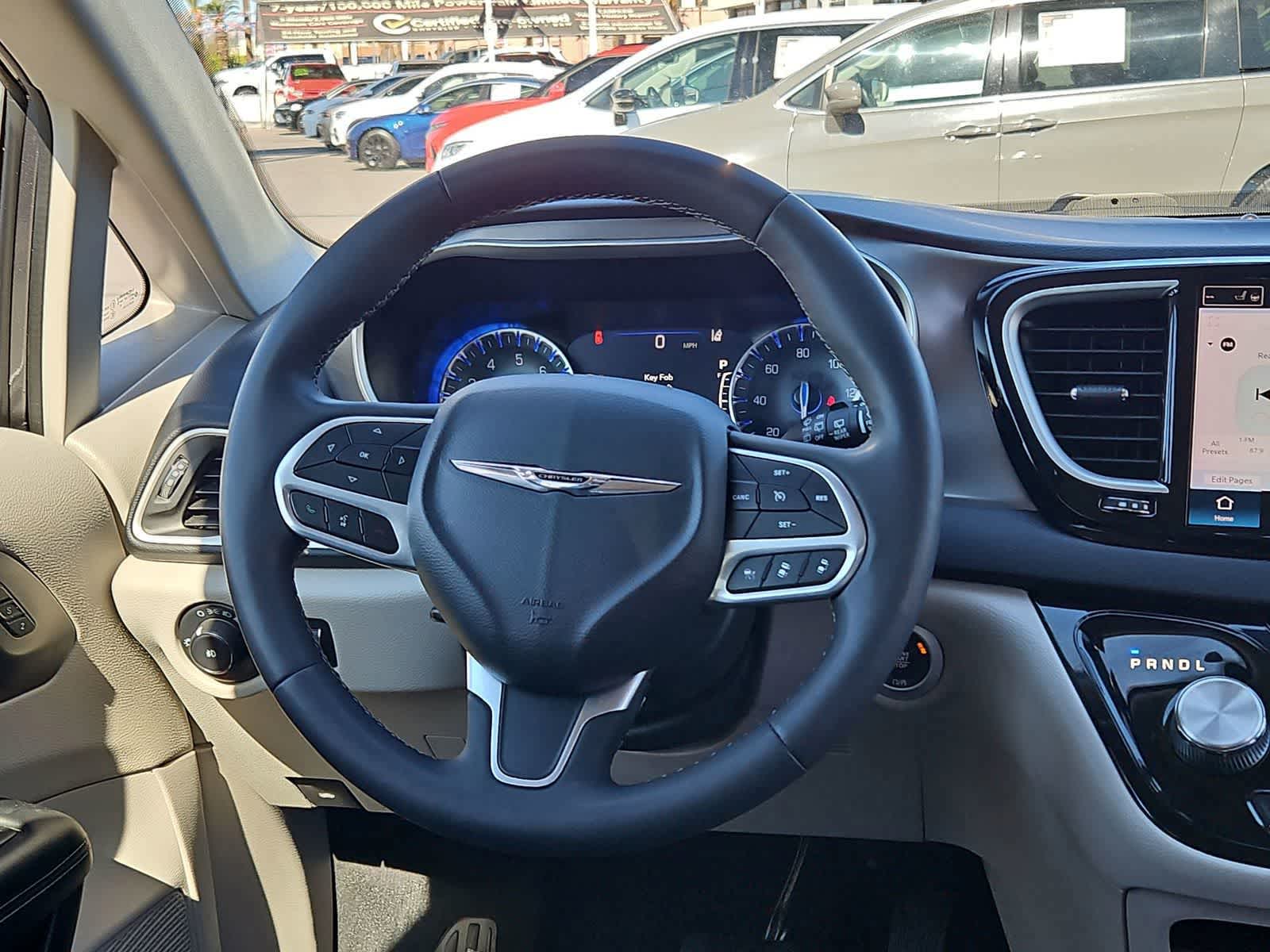Thumbnail: 2022 Chrysler Pacifica - 27