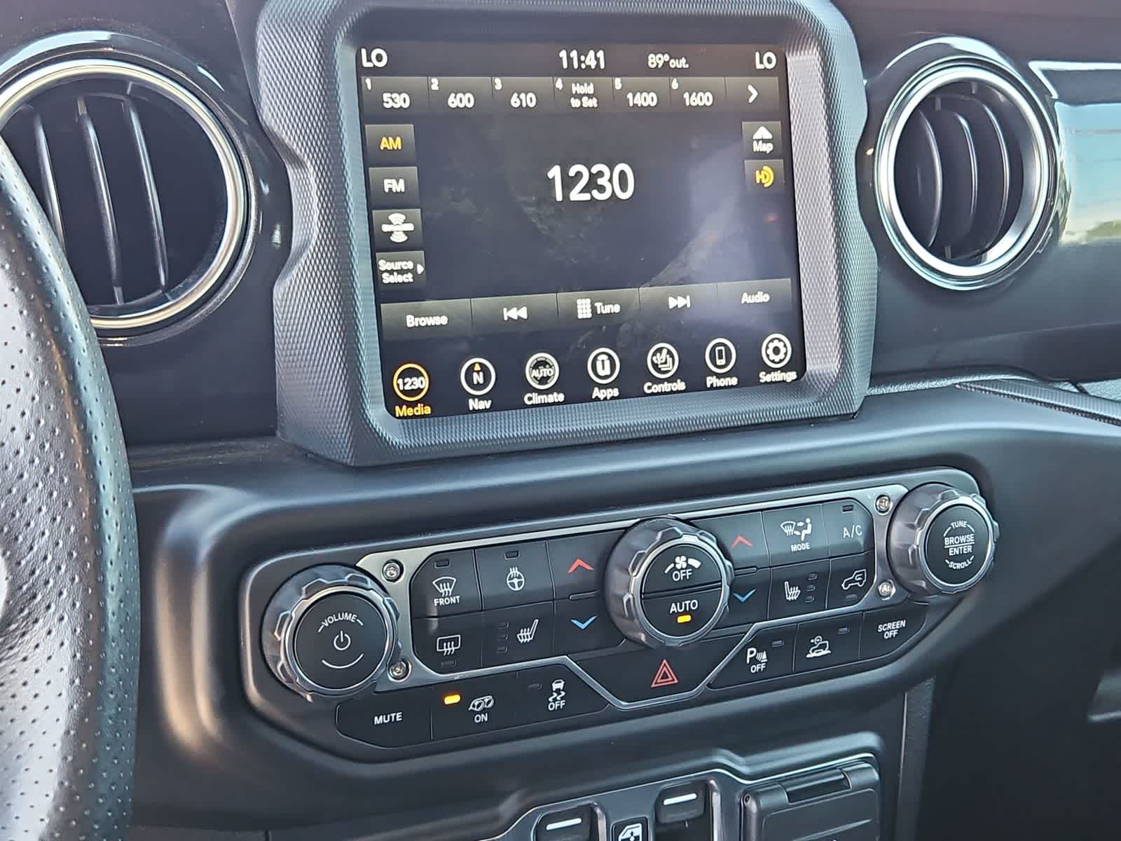 Thumbnail: 2022 Jeep Wrangler - 27