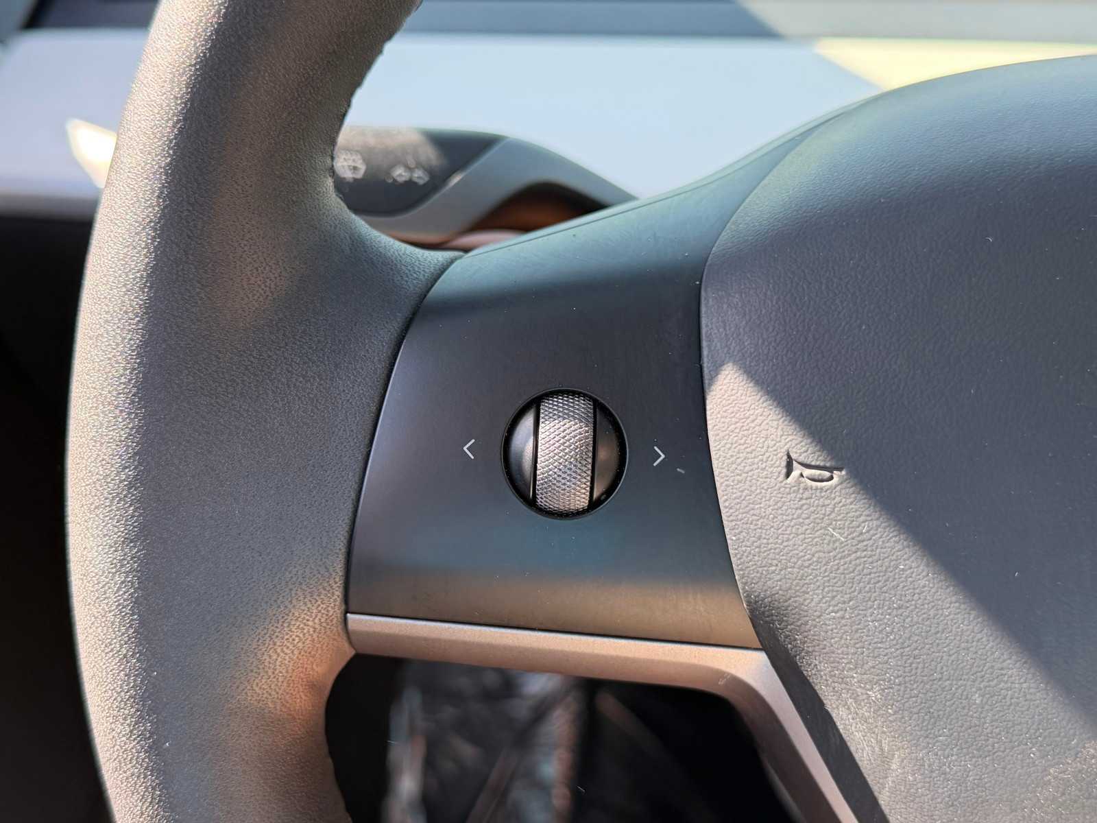 Thumbnail: 2023 Tesla Model 3 - 15