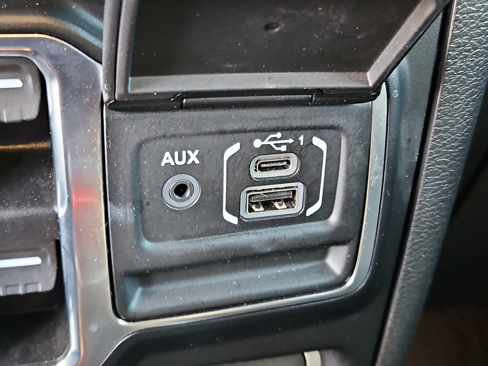 Thumbnail: 2022 Jeep Gladiator - 31