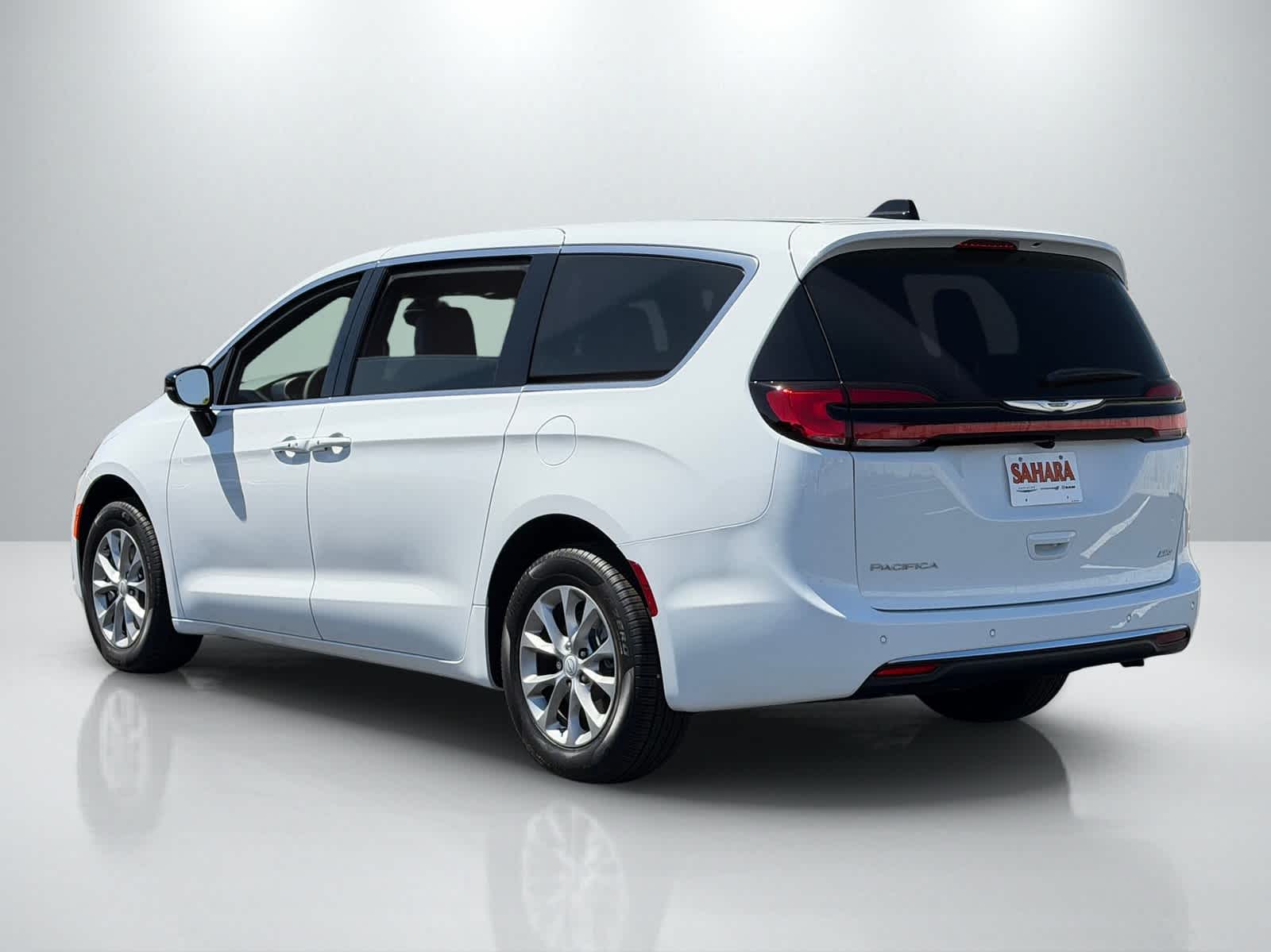 Thumbnail: 2026 Chrysler Pacifica - 4