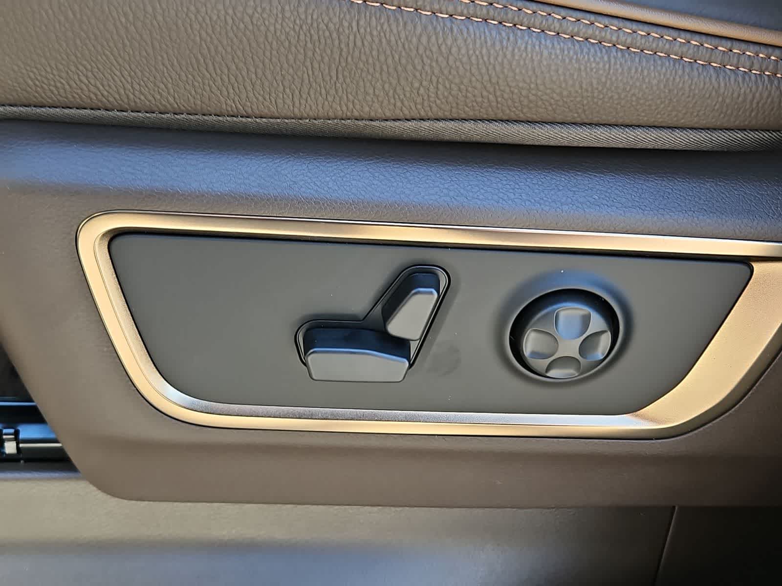 Thumbnail: 2026 RAM 1500 - 17