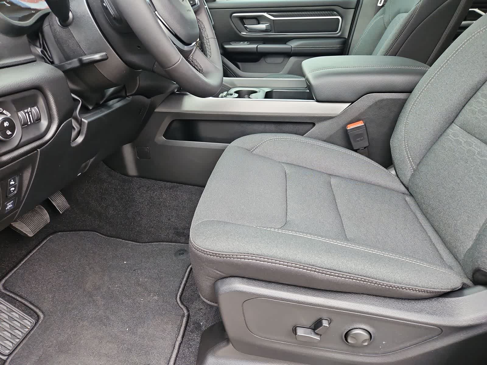 Thumbnail: 2026 RAM 1500 - 17