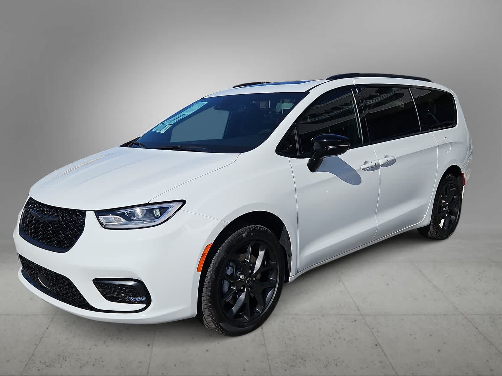 Thumbnail: 2026 Chrysler Pacifica - 4