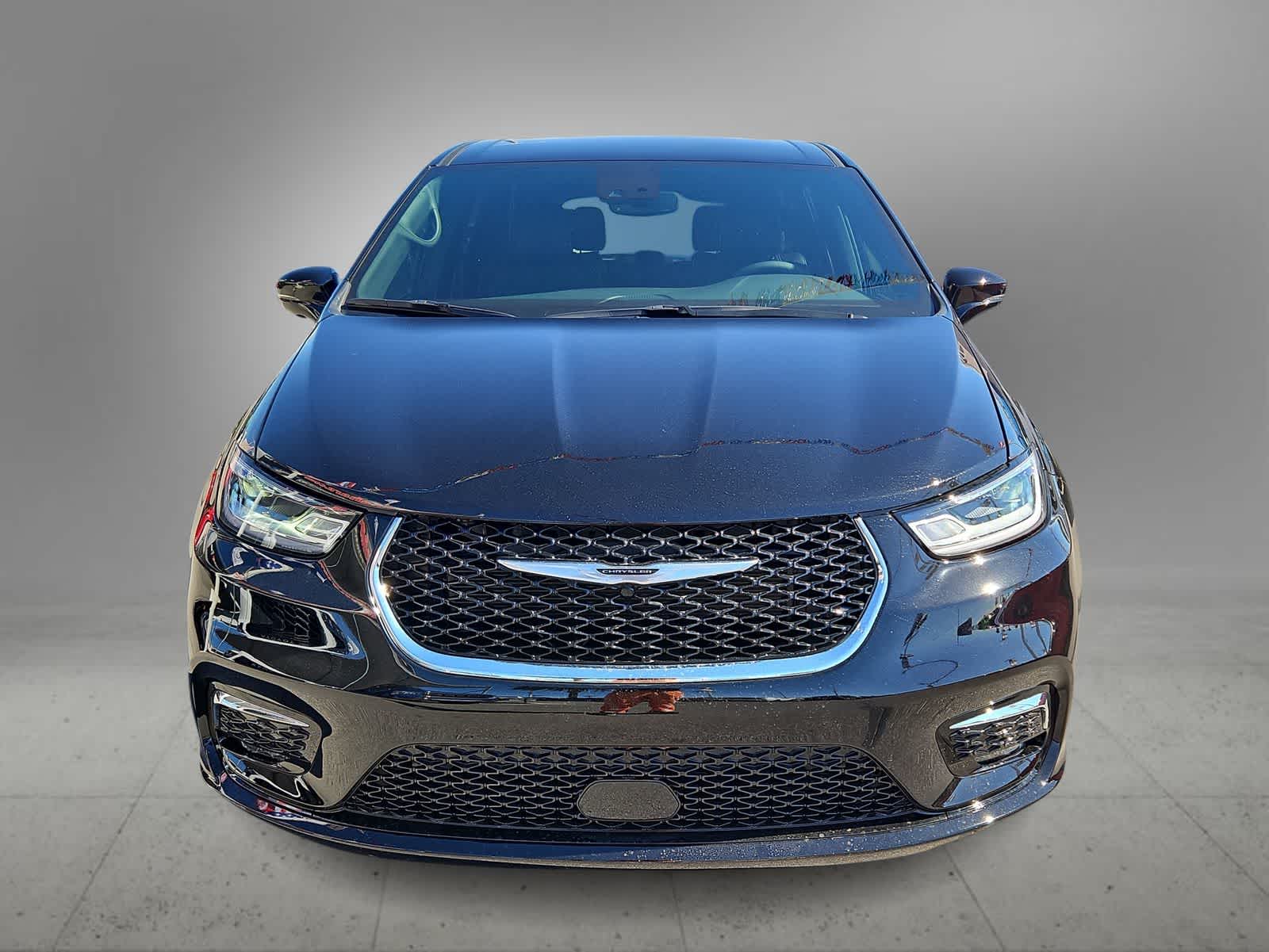 Thumbnail: 2026 Chrysler Pacifica - 3