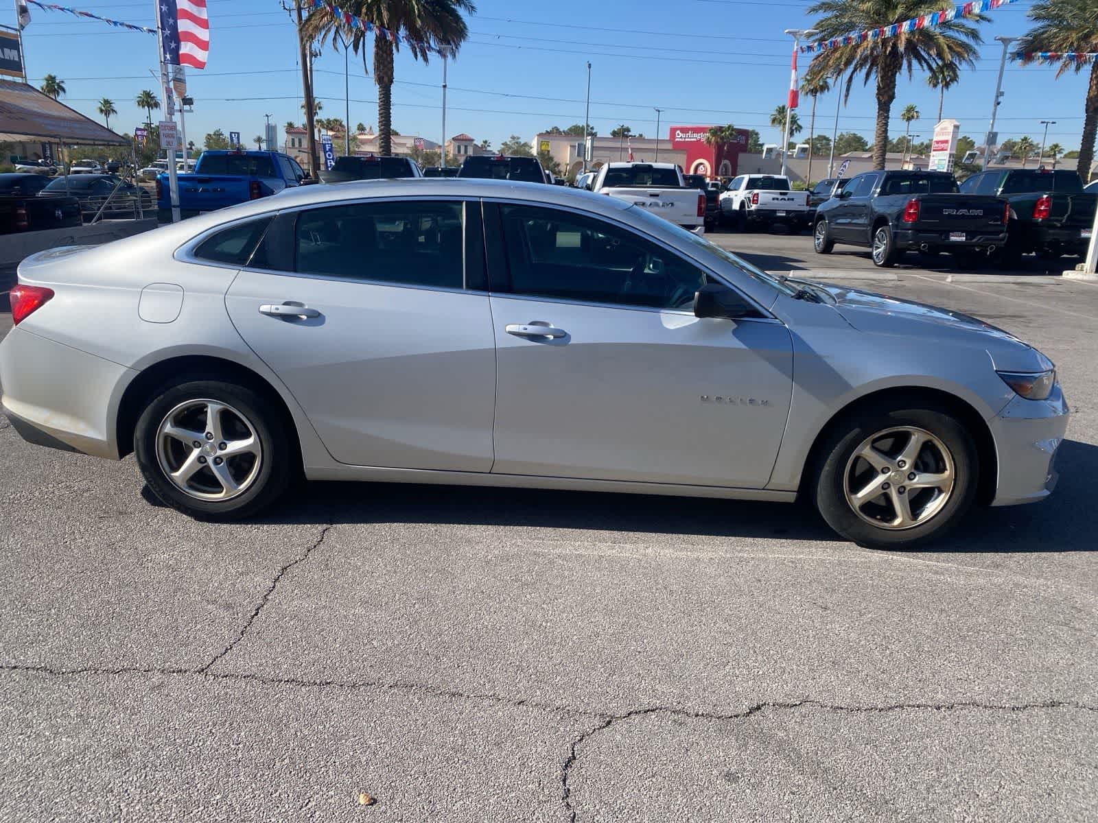 Thumbnail: 2018 Chevrolet Malibu - 5