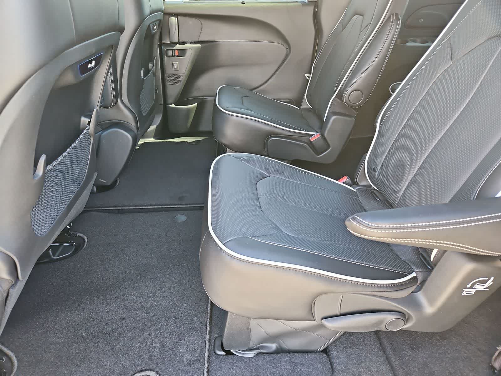 Thumbnail: 2026 Chrysler Pacifica - 19