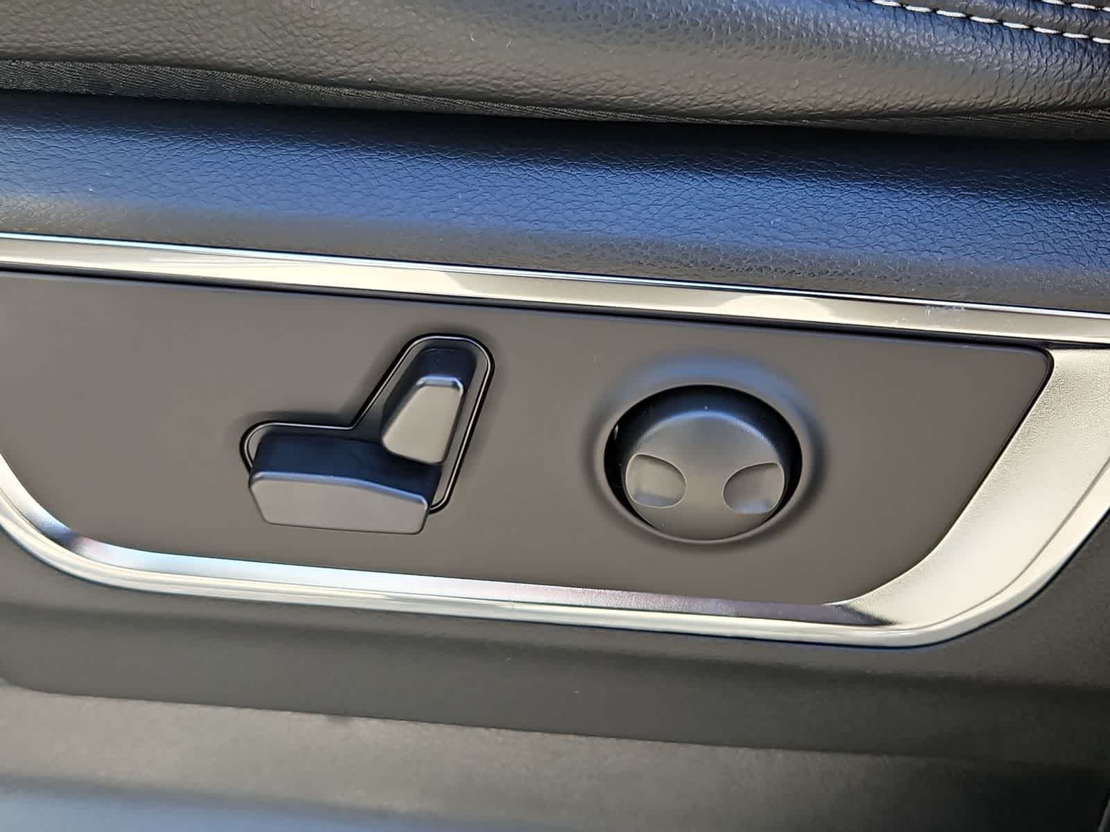 Thumbnail: 2026 RAM 1500 - 17