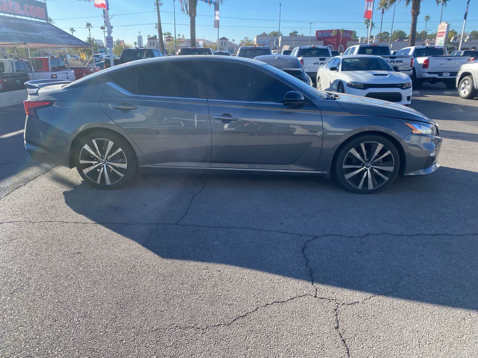 2019 Nissan Altima SR photo 4