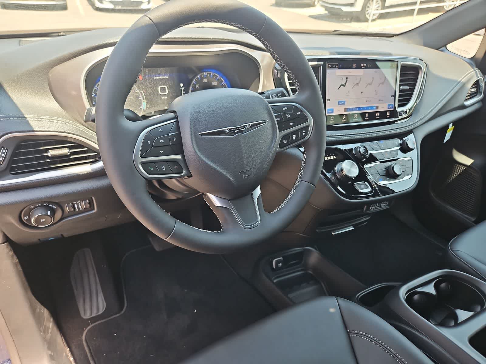 Thumbnail: 2025 Chrysler Pacifica - 10