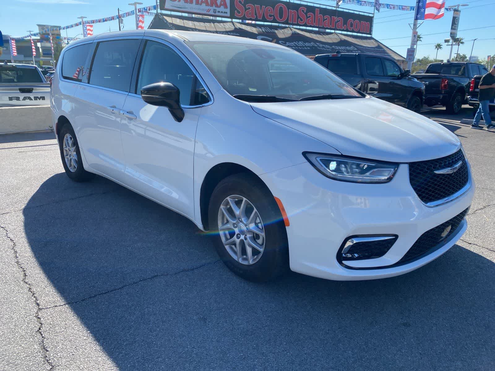 Thumbnail: 2024 Chrysler Pacifica - 4