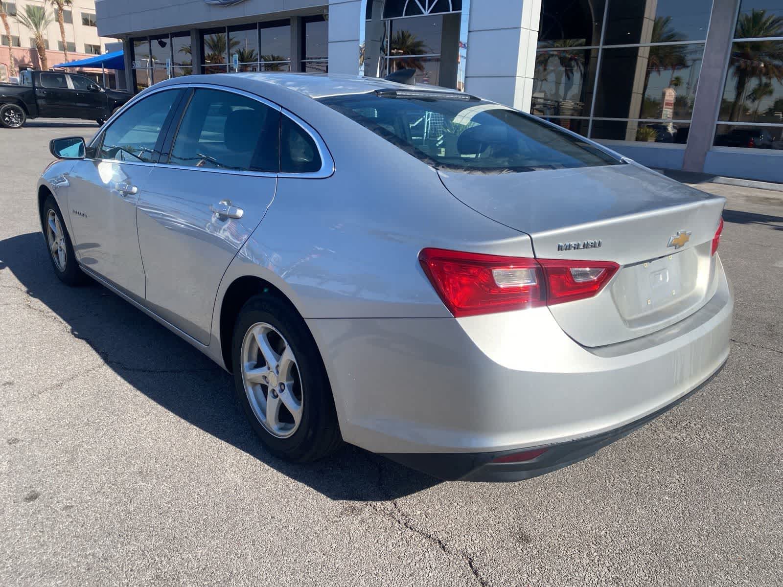Thumbnail: 2018 Chevrolet Malibu - 9