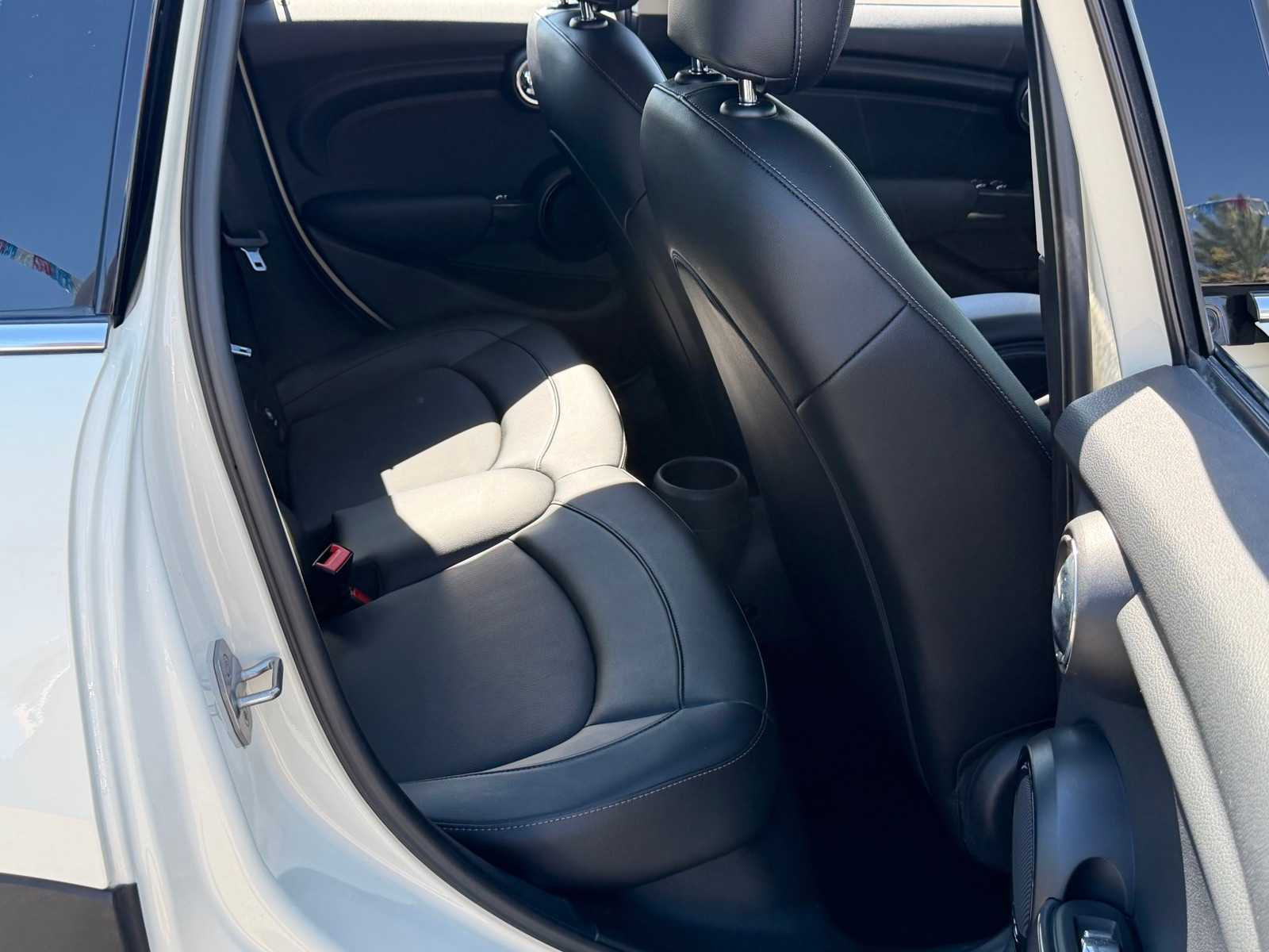 Thumbnail: 2018 MINI Cooper Hardtop - 27