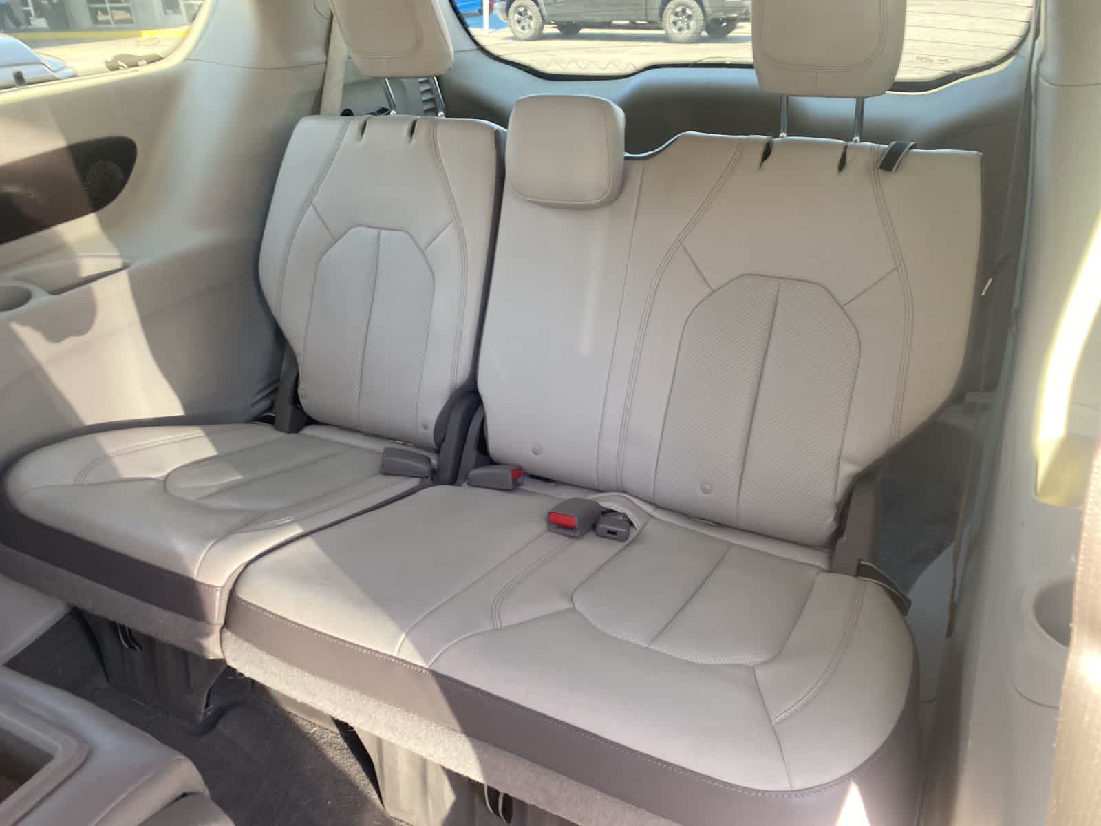 2017 Chrysler Pacifica  13