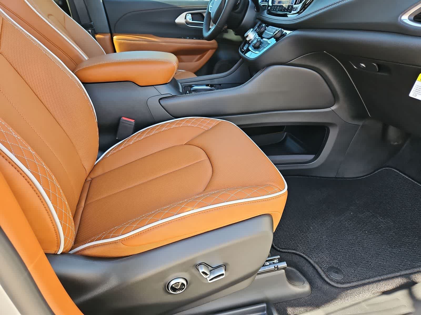 Thumbnail: 2026 Chrysler Pacifica - 21