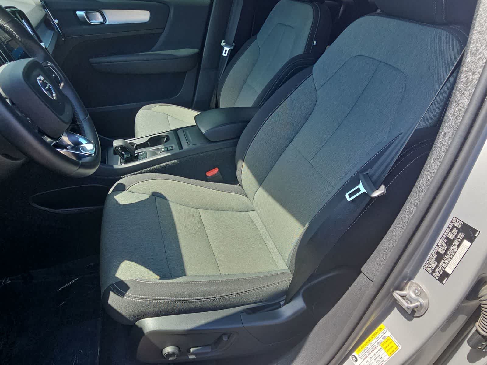 Thumbnail: 2024 Volvo XC40 - 16