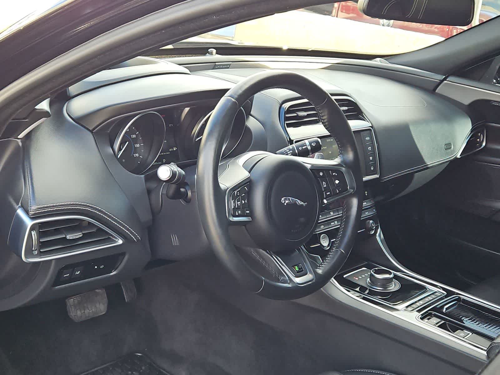 Thumbnail: 2018 Jaguar XE - 11